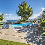 Hotel Thea 3*